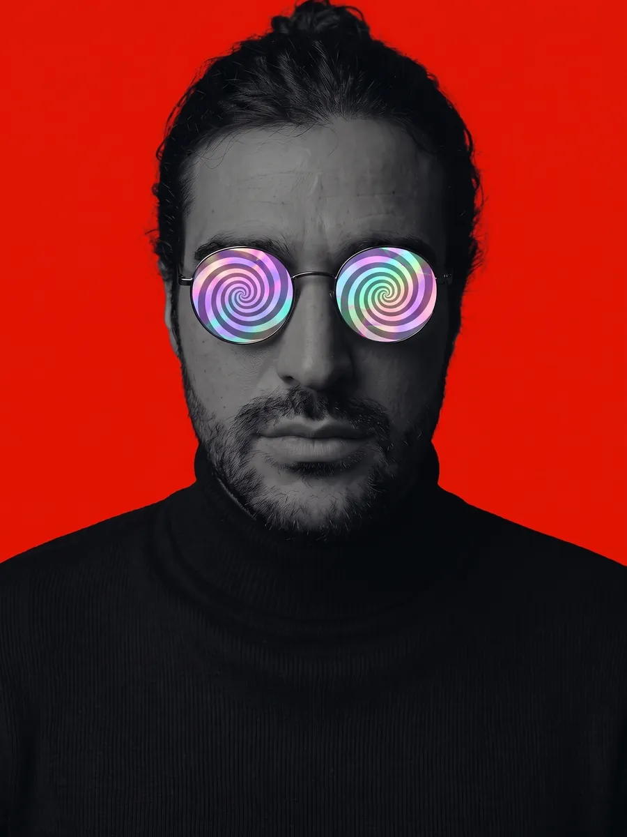 Retrato de Eloy con gafas de espiral